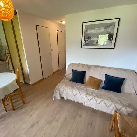 Au Calme Avec Balcon, Parking Couvert Et Kitchenette Equipee! - Fr-1-692-90 Apartment