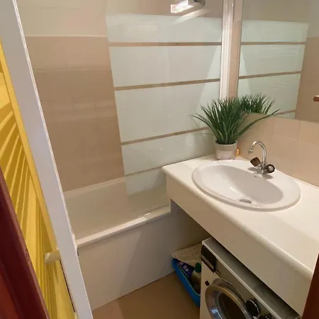Apartment Au Calme Avec Balcon, Parking Couvert Et Kitchenette Equipee! - Fr-1-692-90
